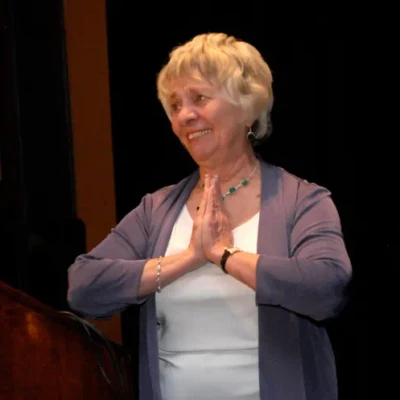 Sonnie McFarland, 2011 AMS Living Legacy recipient accepting praise from fellow Montessorians in Chicago, IL