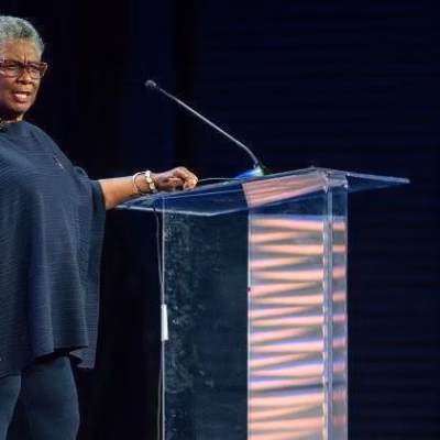 Juliet King accepting the 2022 AMS Living Legacy award at The Montessori Event in Nashville, TN.